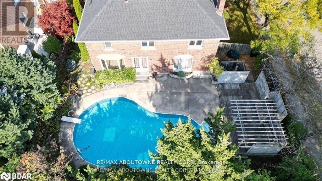 Photo 15 of 398 Barclay Crescent, Oakville ON
