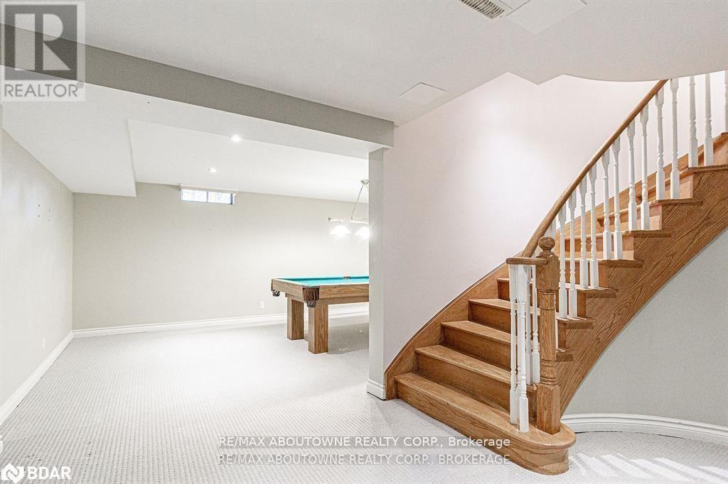 Photo 16 of 398 Barclay Crescent, Oakville ON