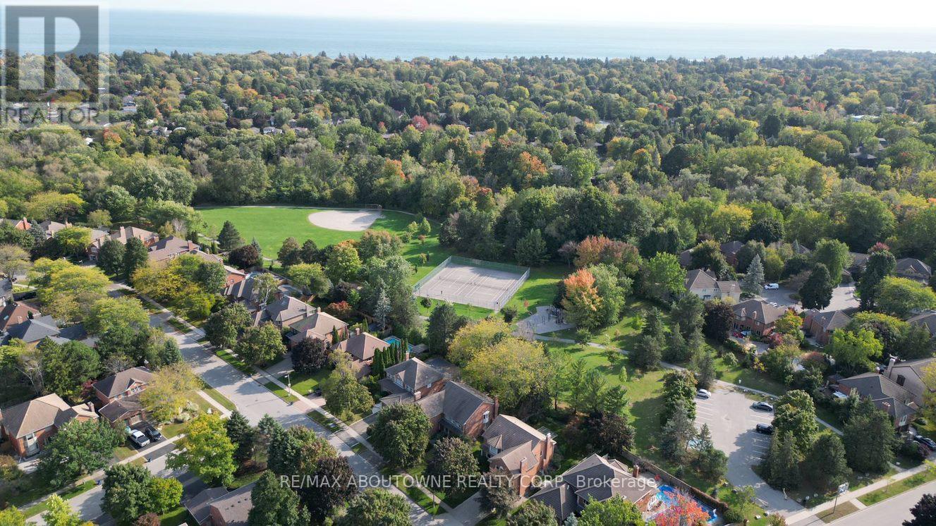 Photo 24 of 398 Barclay Crescent, Oakville ON