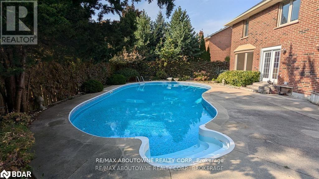 Photo 27 of 398 Barclay Crescent, Oakville ON