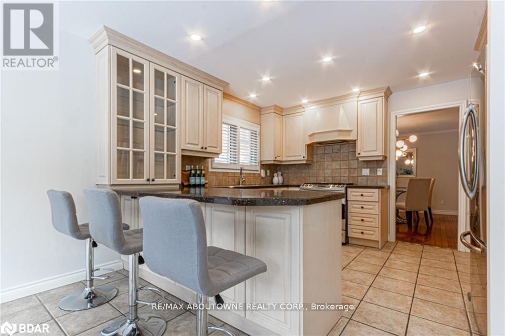 Photo 26 of 398 Barclay Crescent, Oakville ON