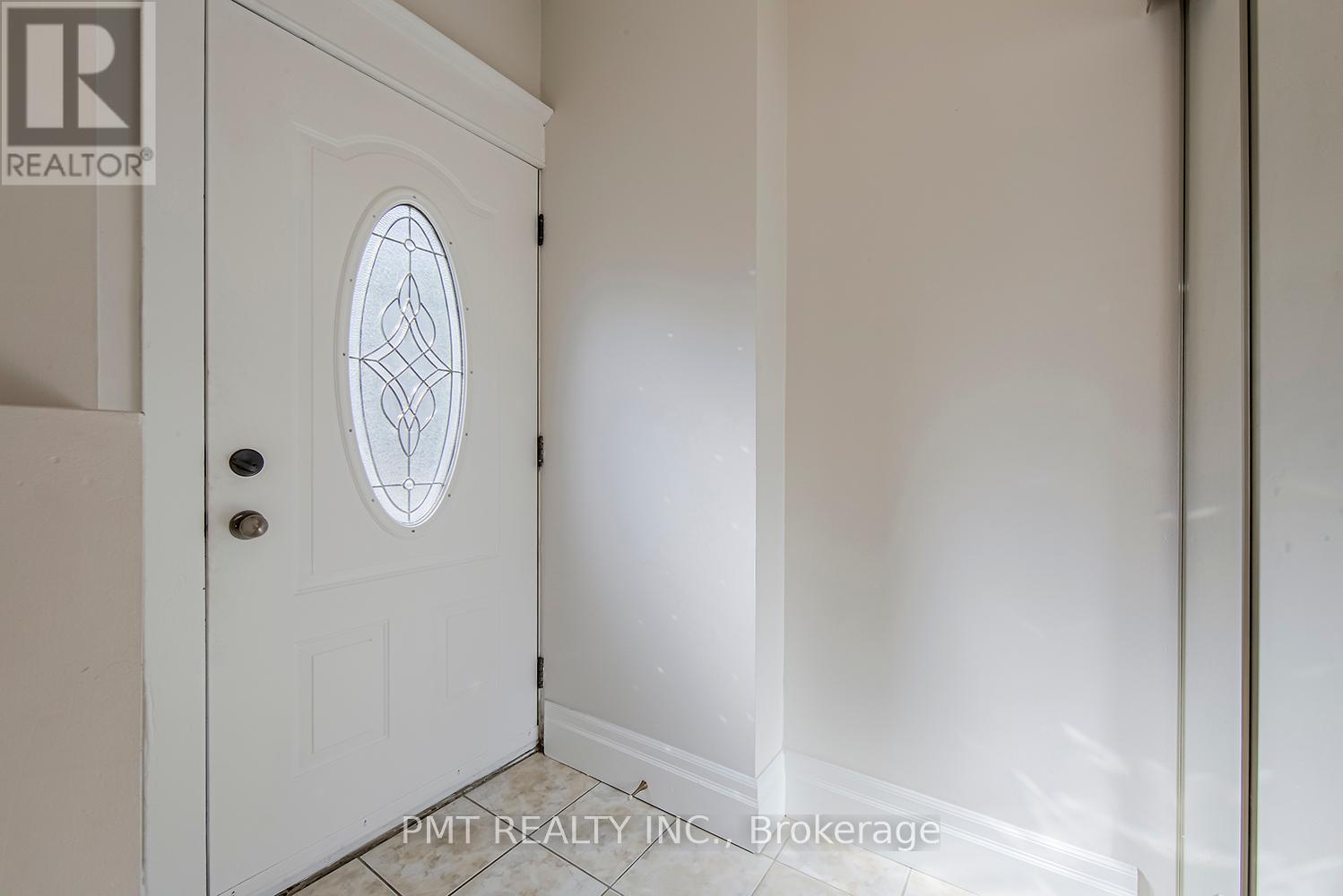 Photo 7 of Main 39 Windermere Avenue, Toronto ON
