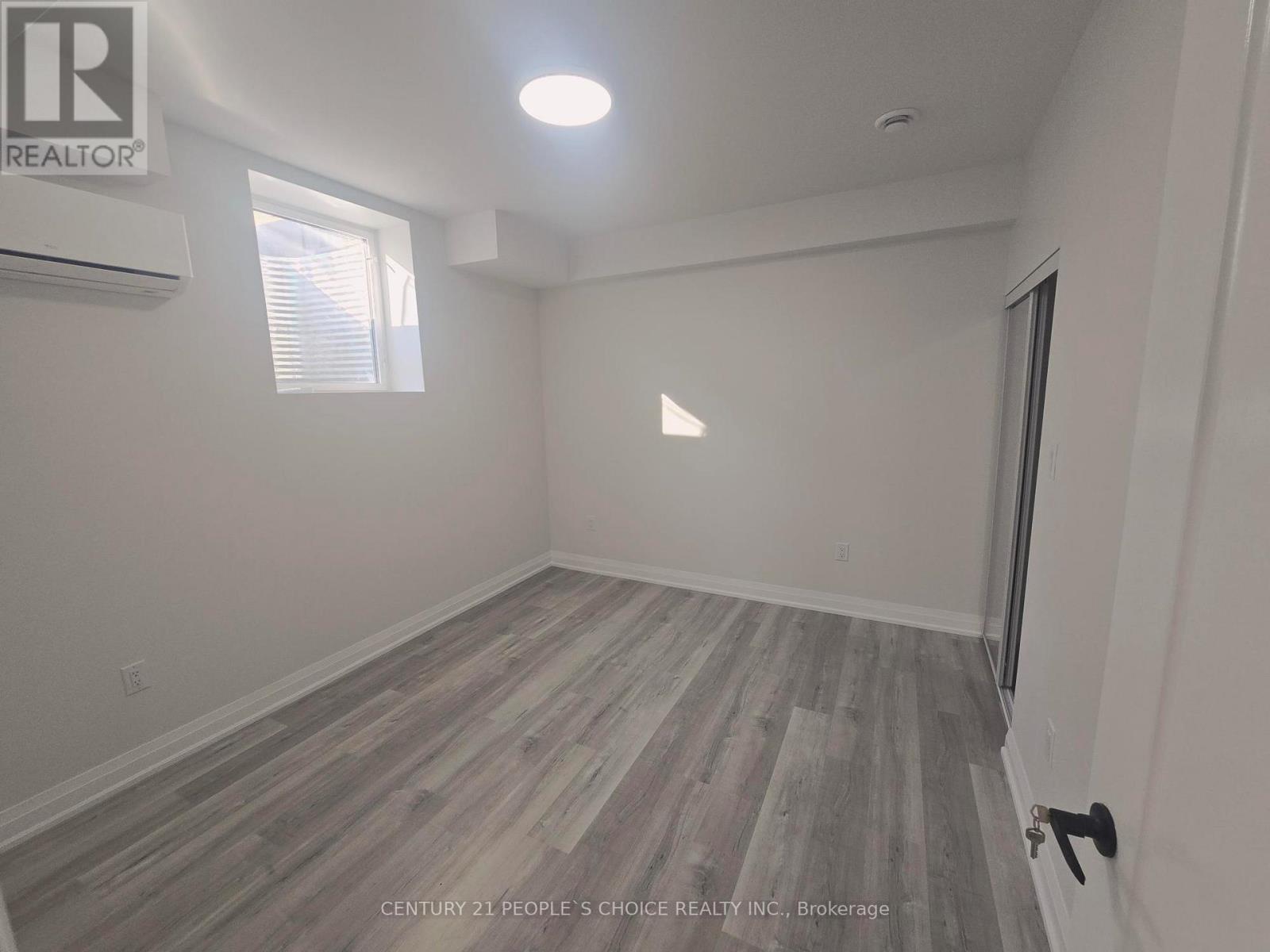 Photo 4 of Bsmt 15 William Crawley Way, Oakville ON