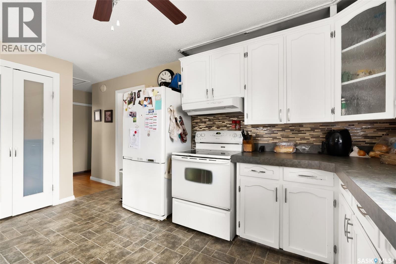 Photo 8 of 360 Angus Street, Regina SK