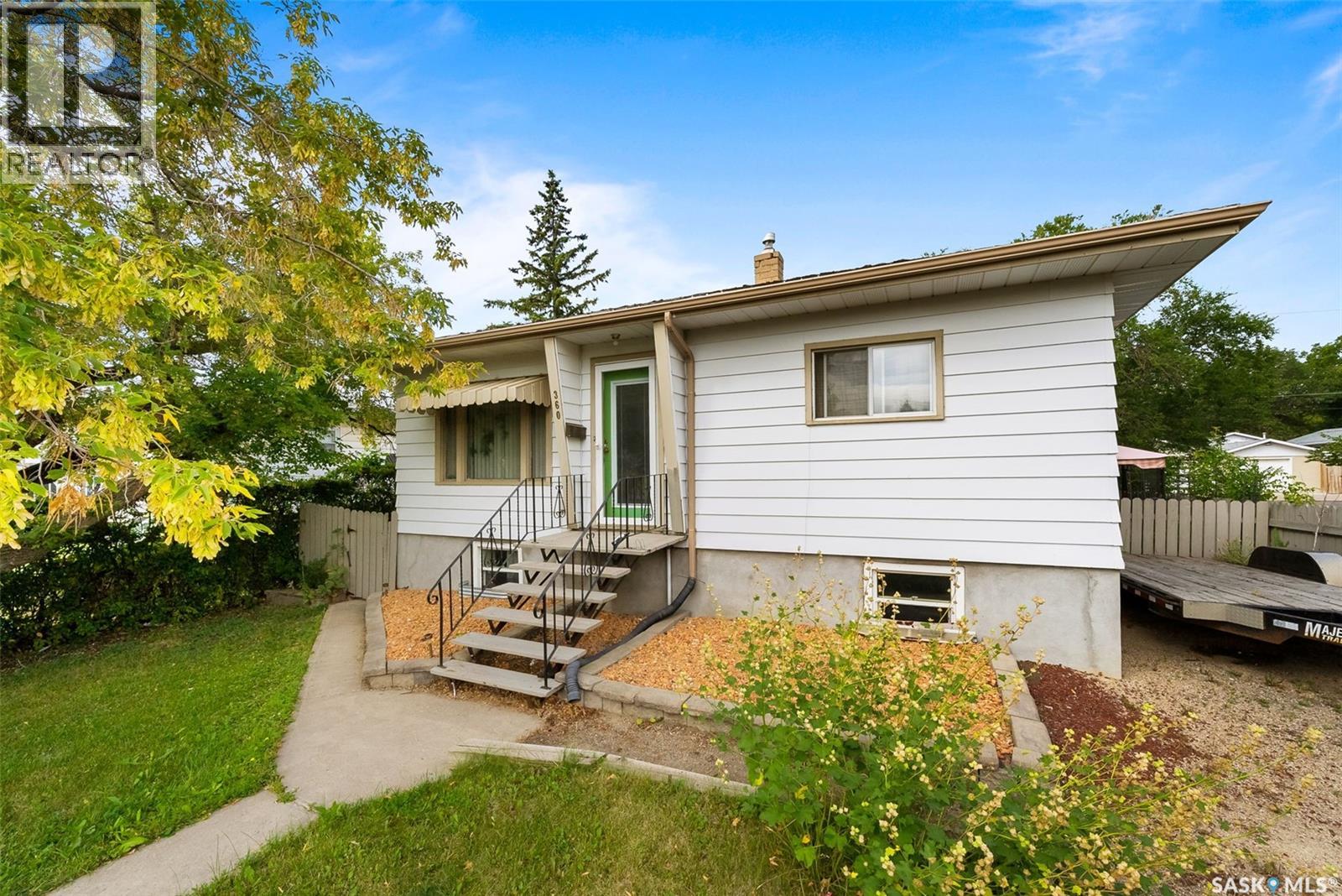 Photo 2 of 360 Angus Street, Regina SK