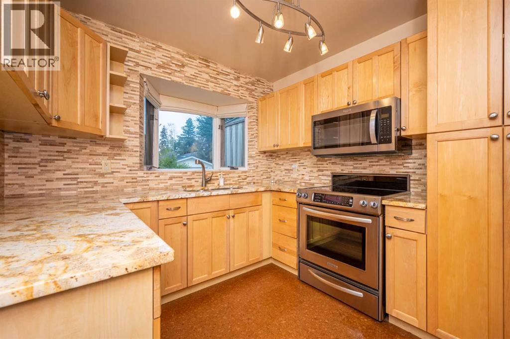 Single Family House Bungalow for Sale in  Harrow Crescent SW Haysboro Calgary 