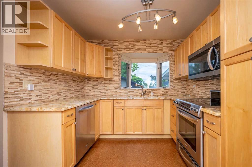 Single Family House Bungalow for Sale in  Harrow Crescent SW Haysboro Calgary 