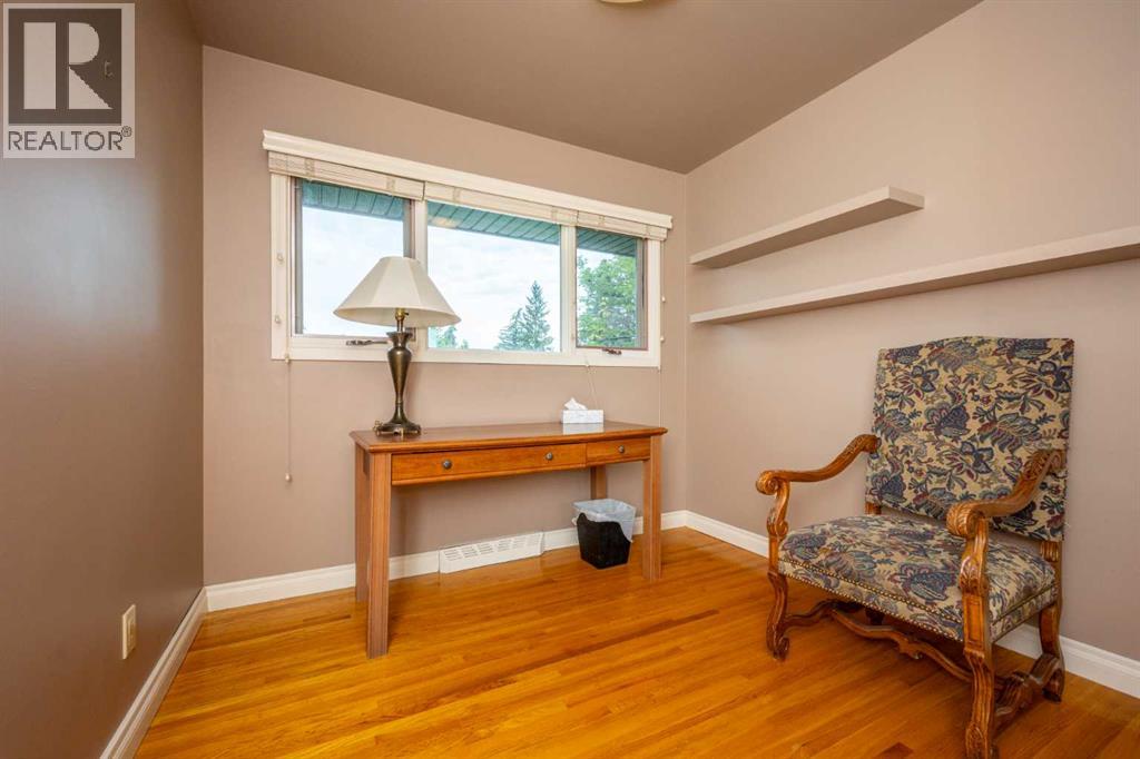 Single Family House Bungalow for Sale in  Harrow Crescent SW Haysboro Calgary 