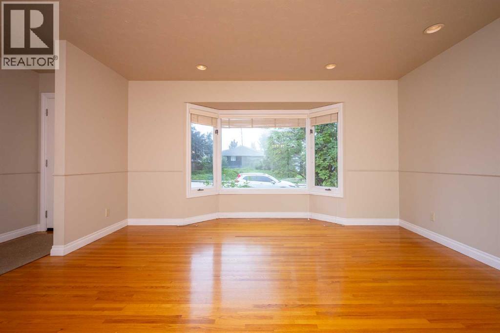 Single Family House Bungalow for Sale in  Harrow Crescent SW Haysboro Calgary 