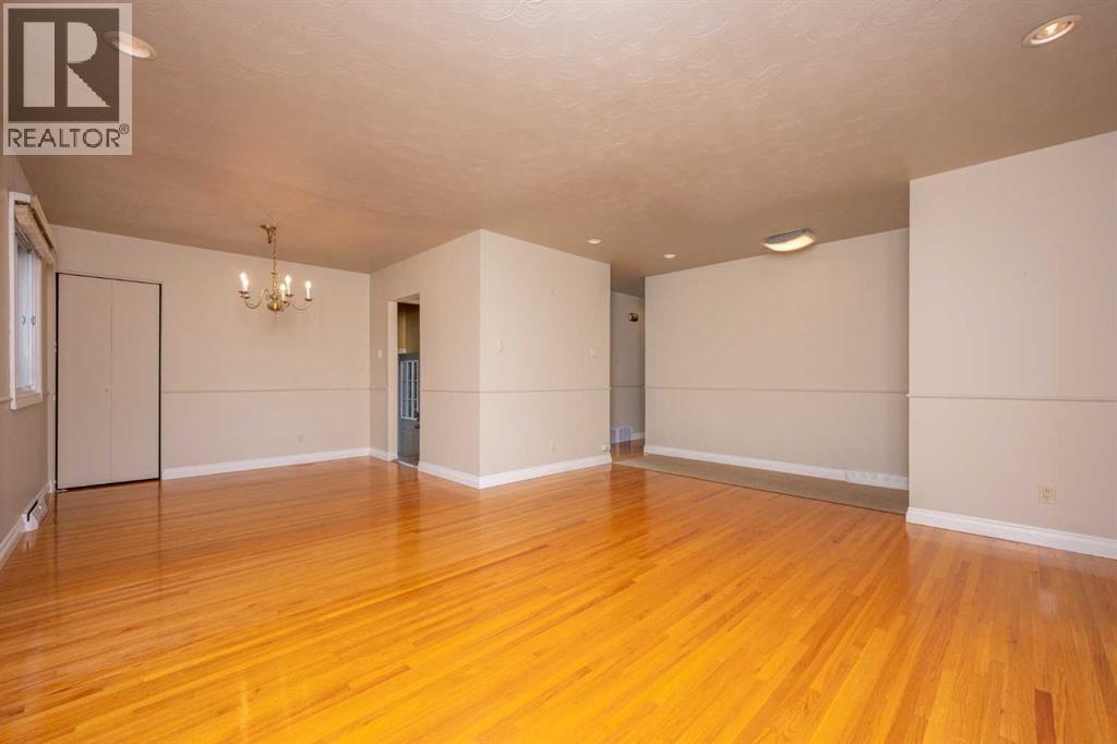 Single Family House Bungalow for Sale in  Harrow Crescent SW Haysboro Calgary 