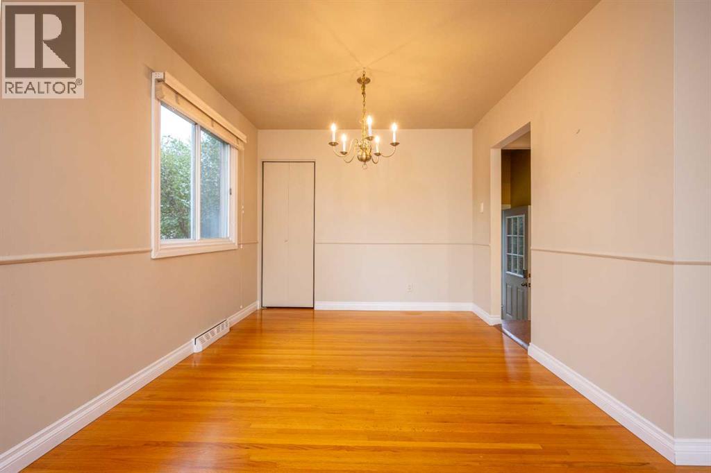 Single Family House Bungalow for Sale in  Harrow Crescent SW Haysboro Calgary 