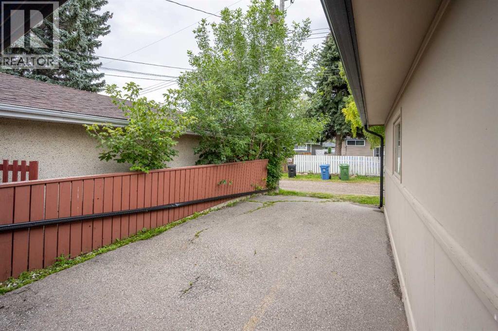Single Family House Bungalow for Sale in  Harrow Crescent SW Haysboro Calgary 
