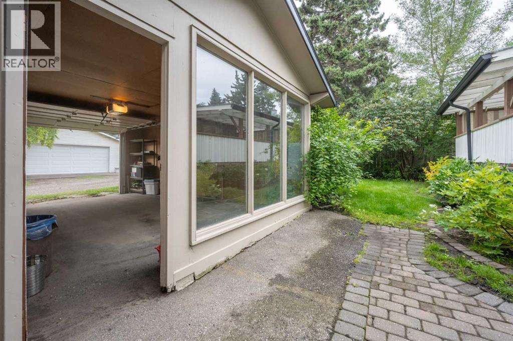 Single Family House Bungalow for Sale in  Harrow Crescent SW Haysboro Calgary 