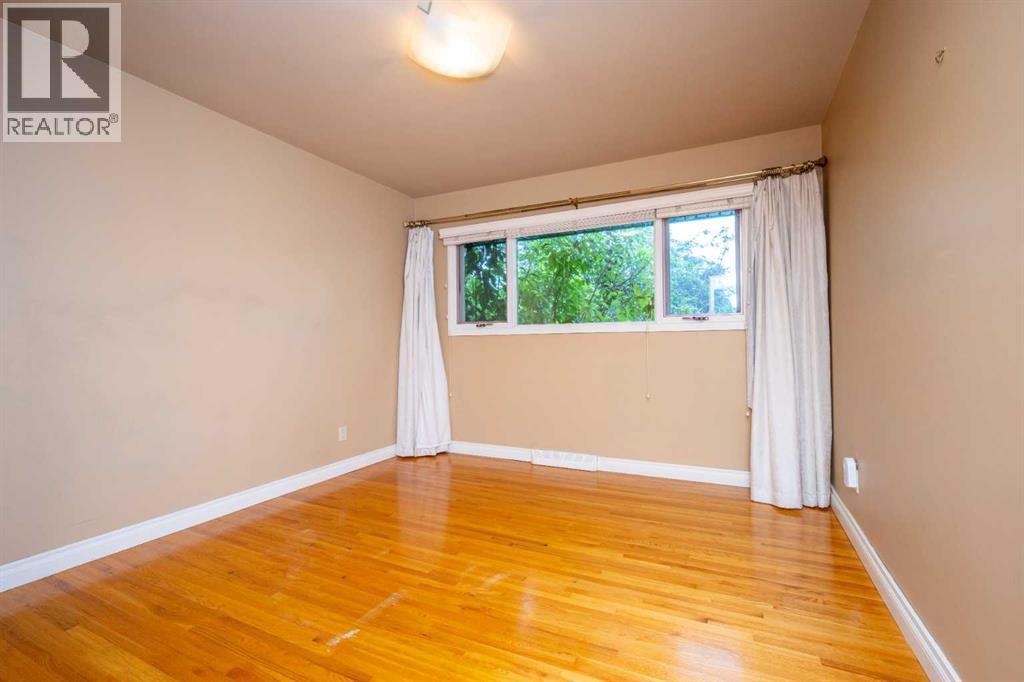 Single Family House Bungalow for Sale in  Harrow Crescent SW Haysboro Calgary 