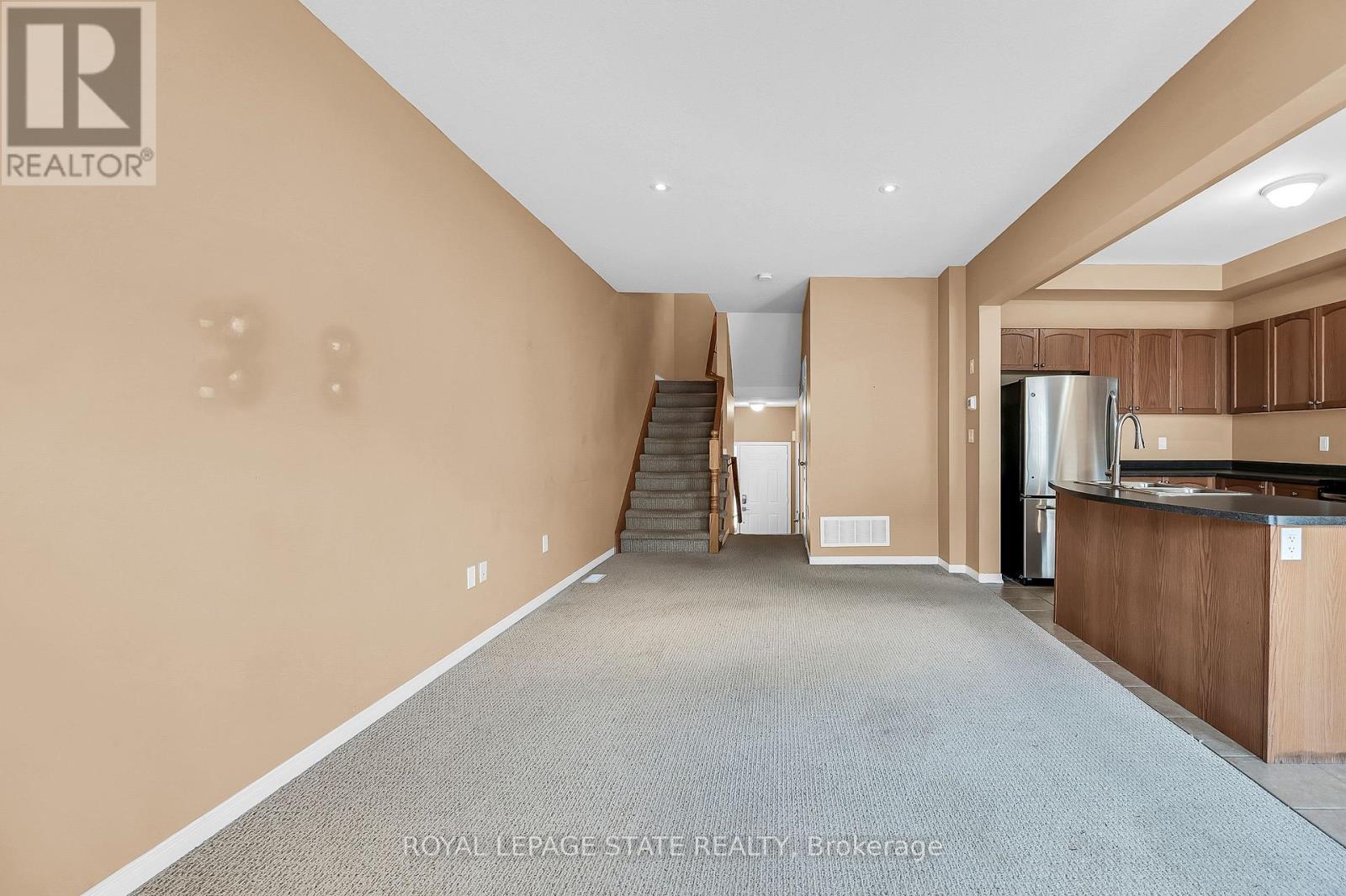 Photo 10 of 24 170 Palacebeach Trail, Hamilton ON