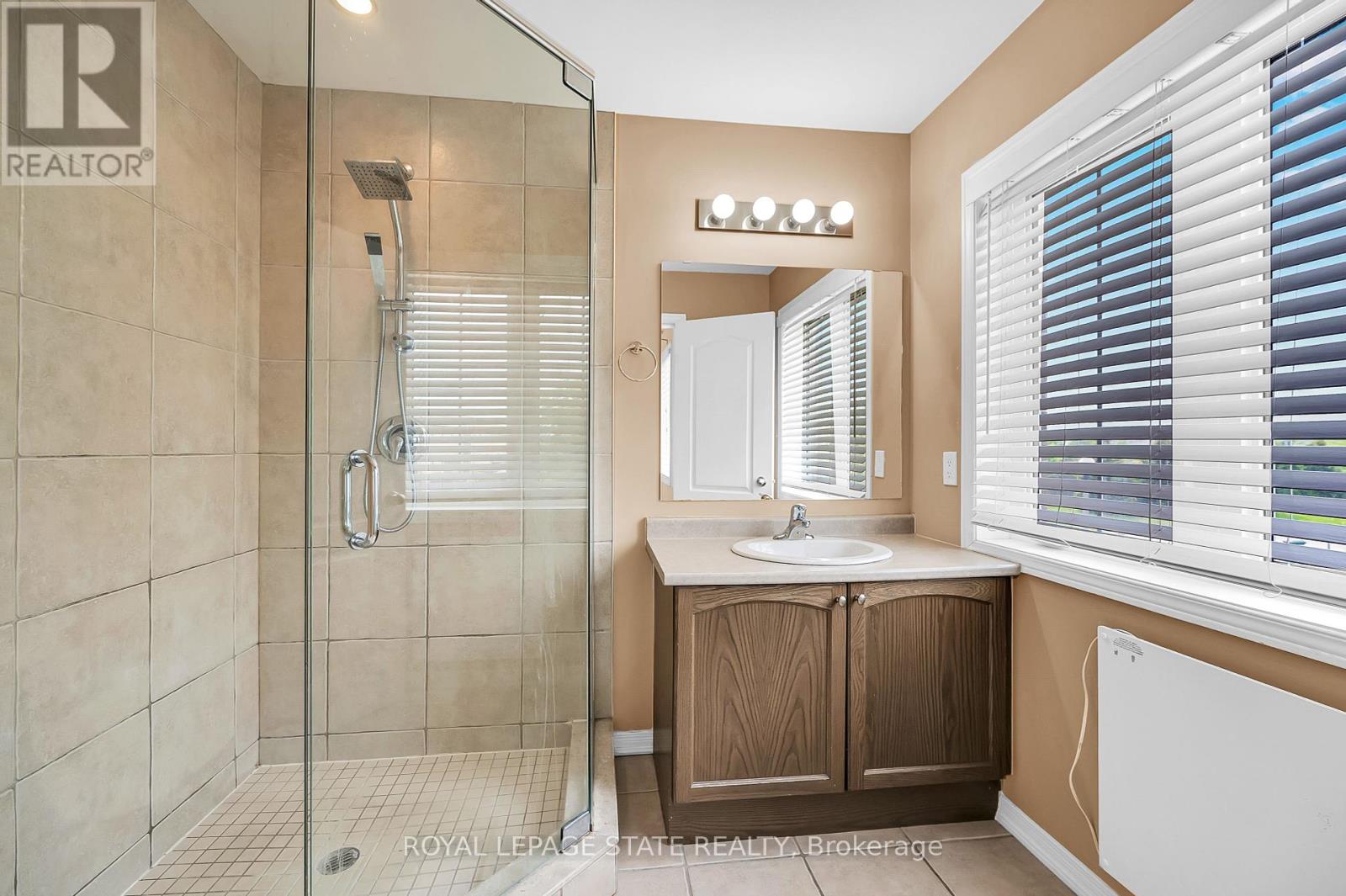 Photo 25 of 24 170 Palacebeach Trail, Hamilton ON