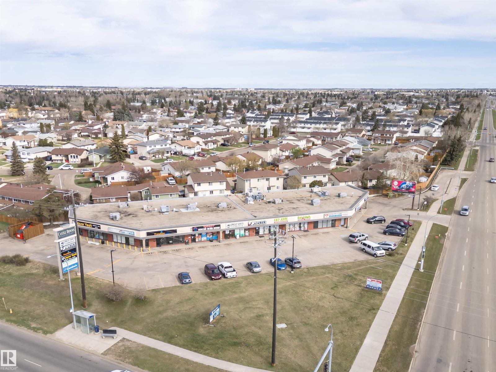 Photo 6 of 13520 113 A St Nw, Edmonton AB