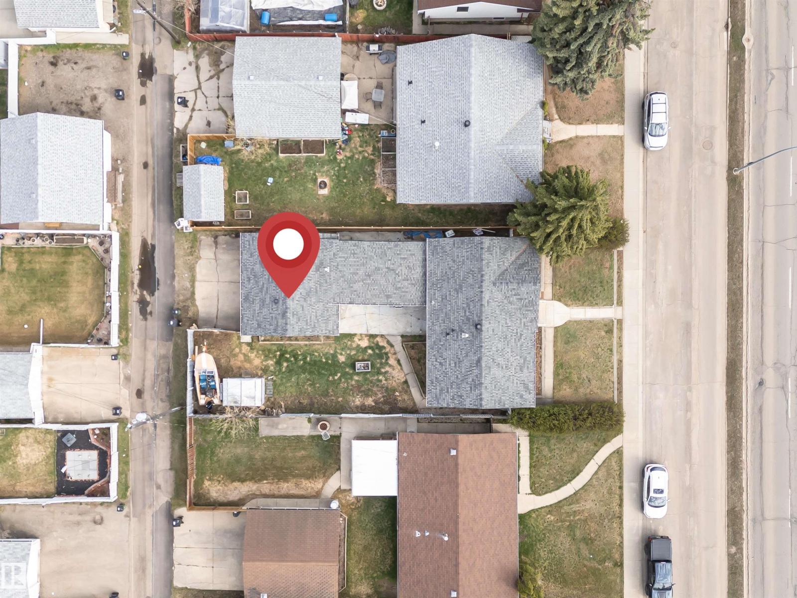 Photo 8 of 13520 113 A St Nw, Edmonton AB
