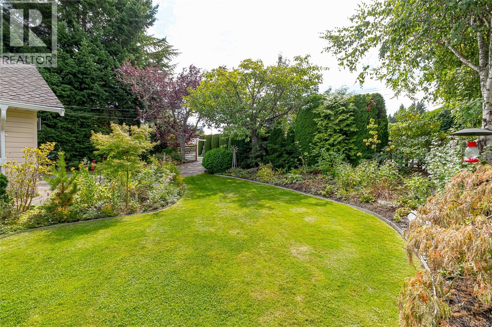Photo 55 of 143 Denman Dr, Qualicum Beach BC