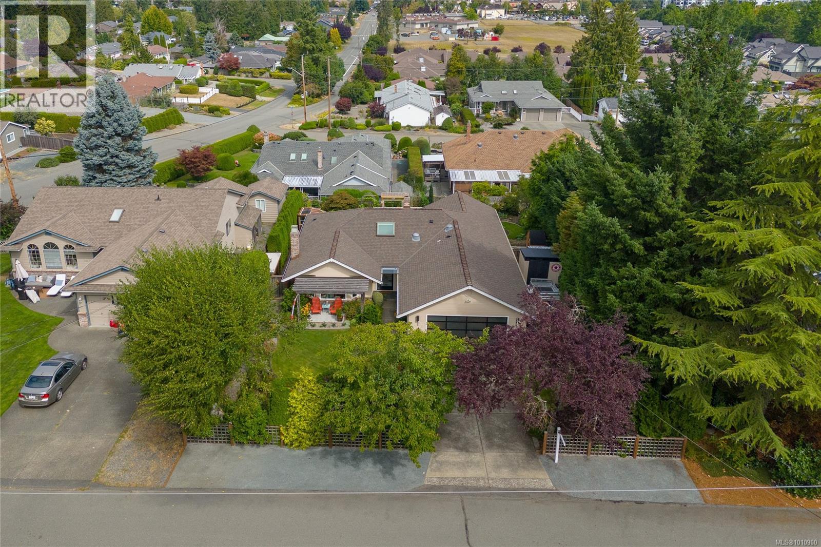 Photo 58 of 143 Denman Dr, Qualicum Beach BC