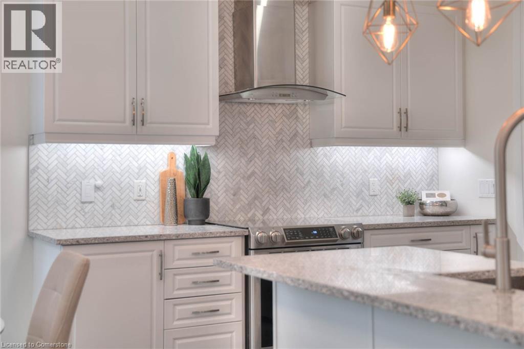 Photo 16 of 30 Mistywood Street, Kitchener ON