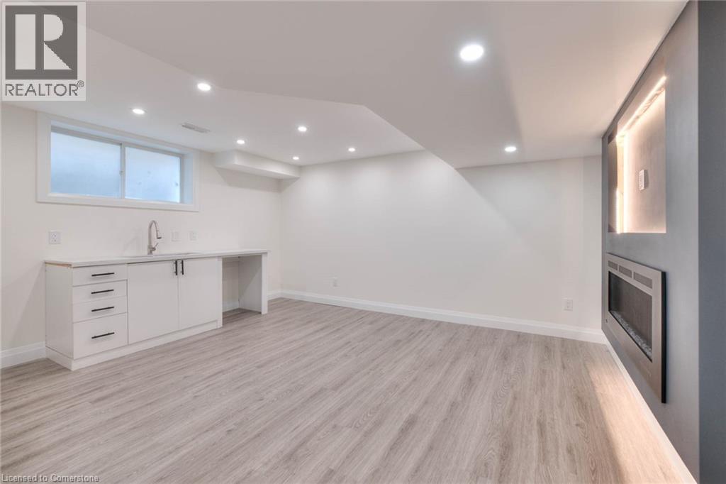 Photo 34 of 30 Mistywood Street, Kitchener ON
