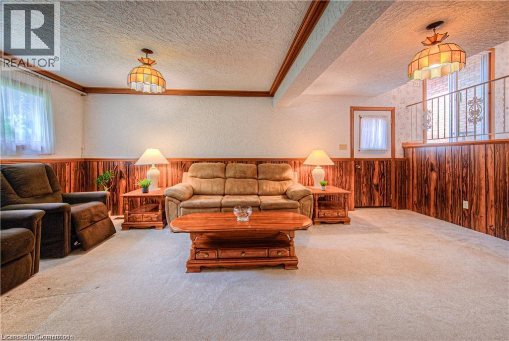 Photo 11 of 641 Black Oak Crescent, Waterloo ON