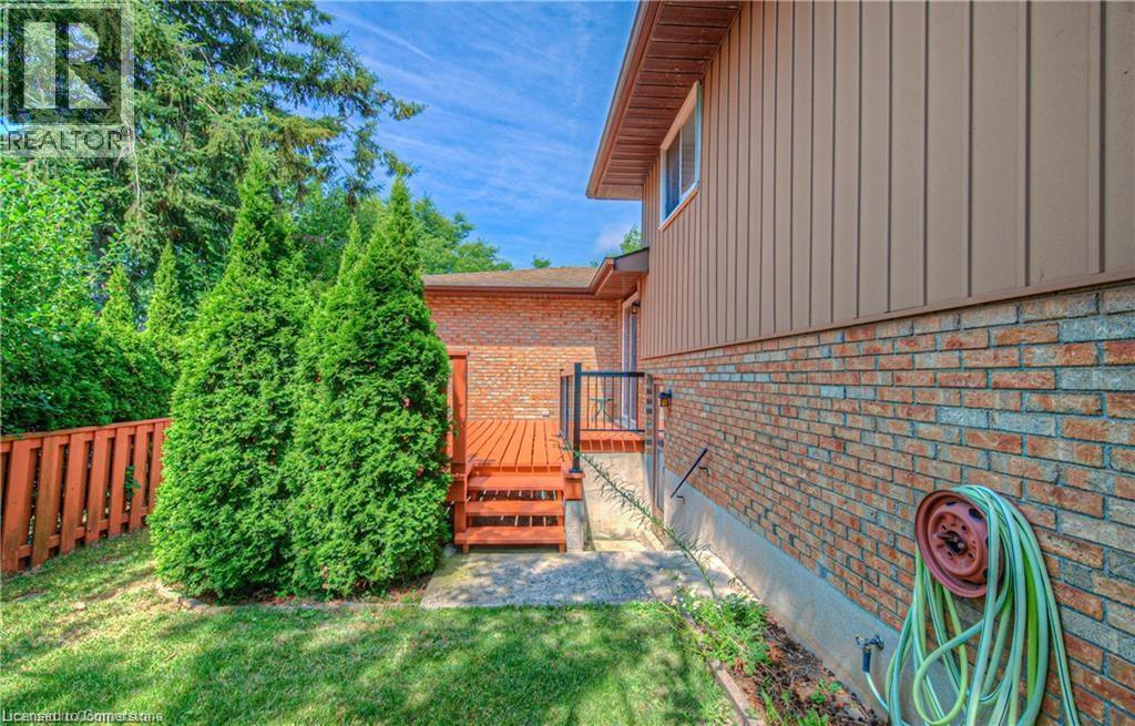 Photo 21 of 641 Black Oak Crescent, Waterloo ON