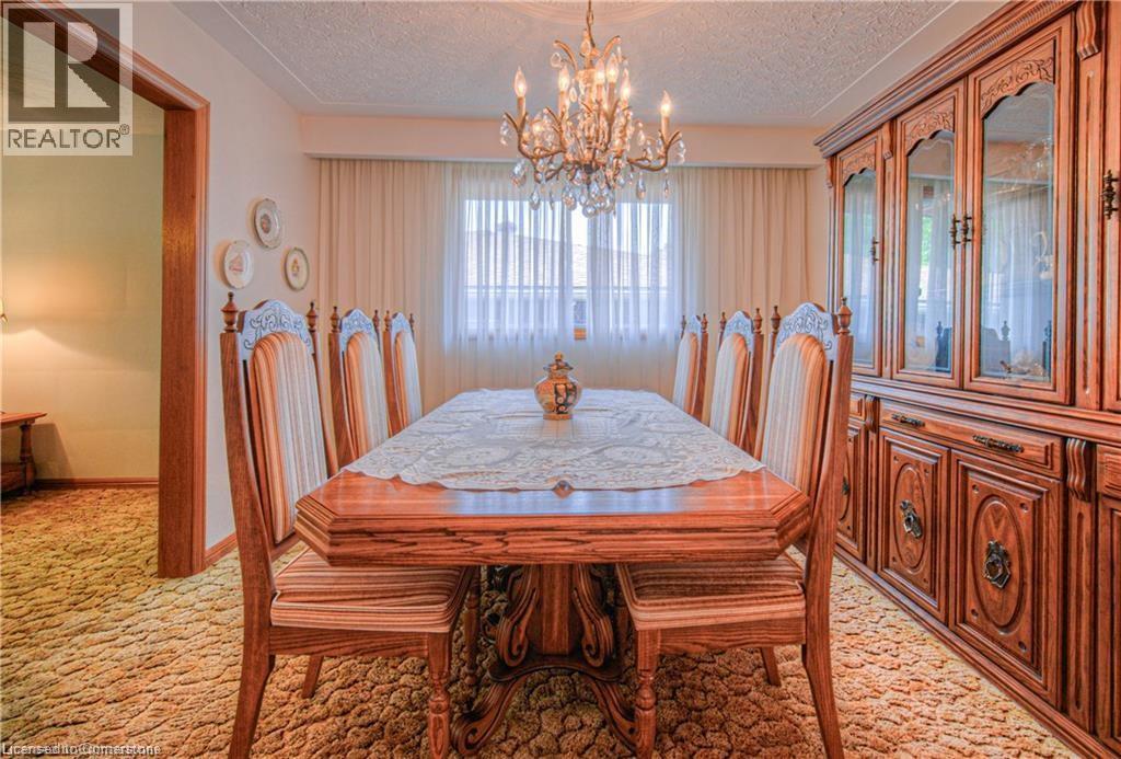Photo 9 of 641 Black Oak Crescent, Waterloo ON