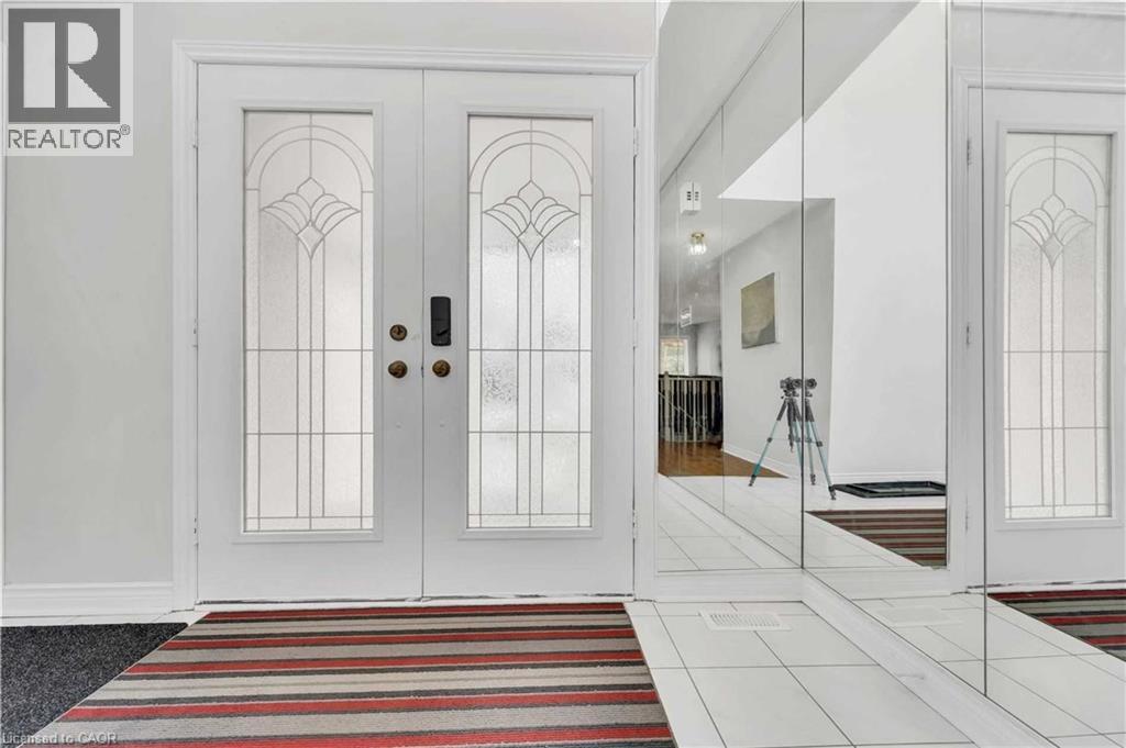 Photo 10 of 85 Cityview Circle, Barrie ON