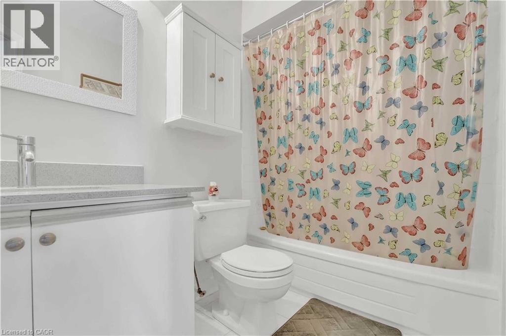 Photo 25 of 85 Cityview Circle, Barrie ON