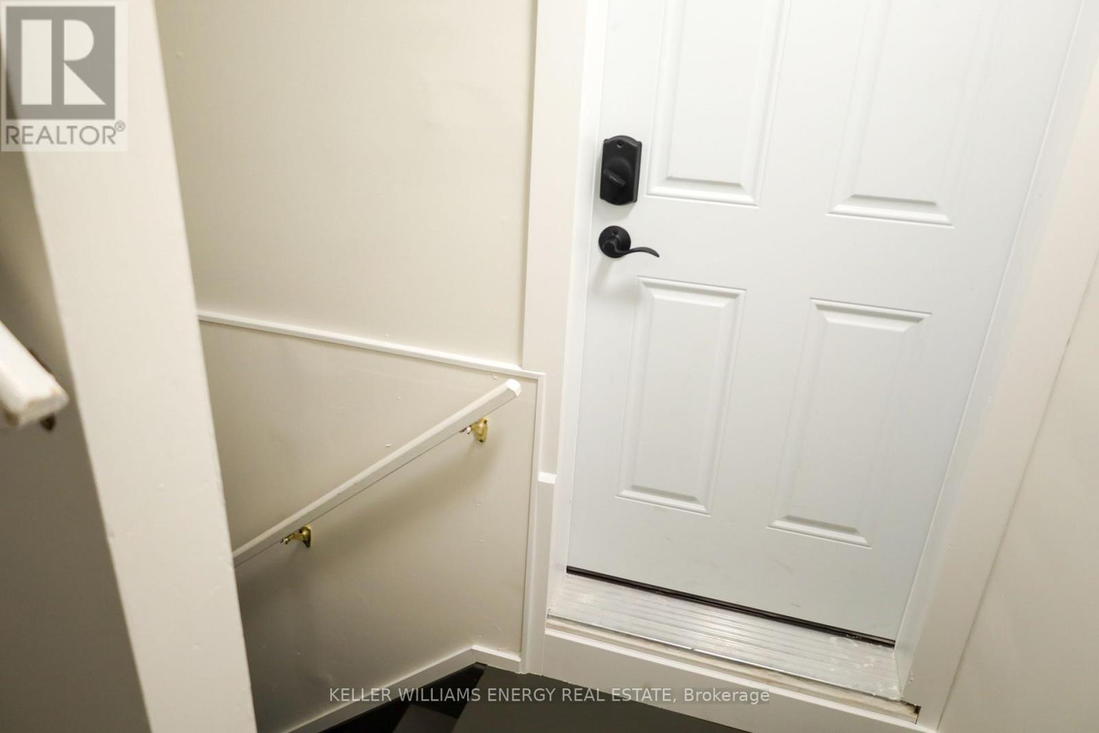 Photo 33 of 9 Glen Ray Court, Clarington ON