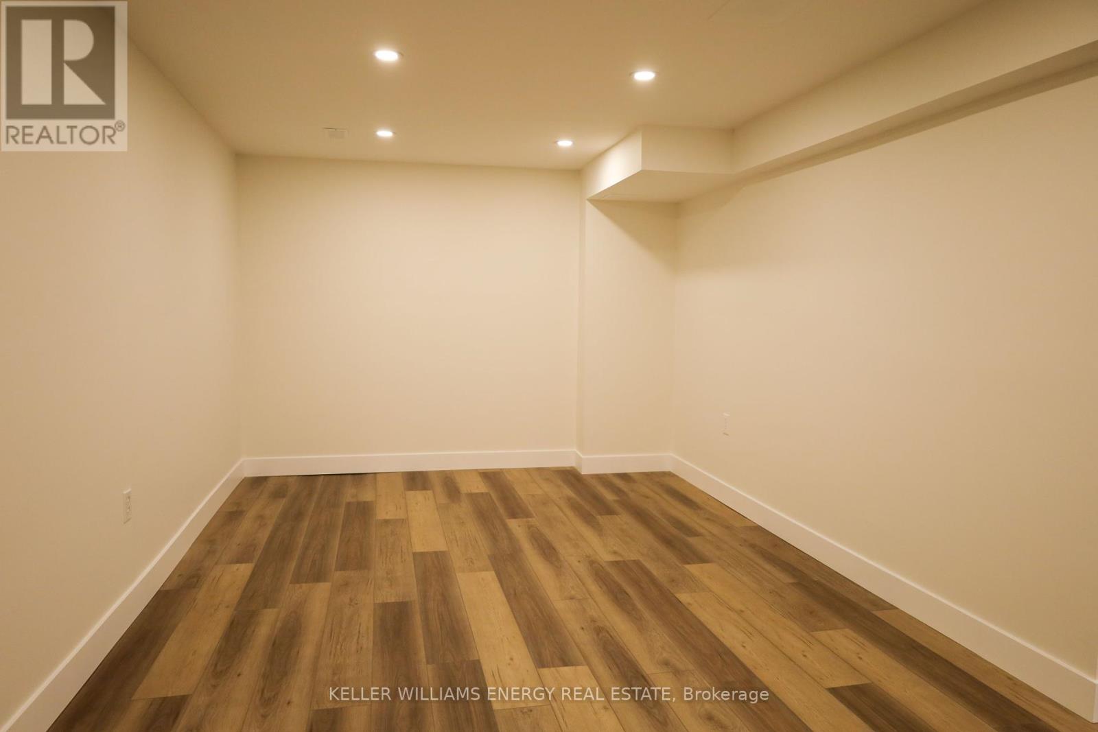 Photo 36 of 9 Glen Ray Court, Clarington ON