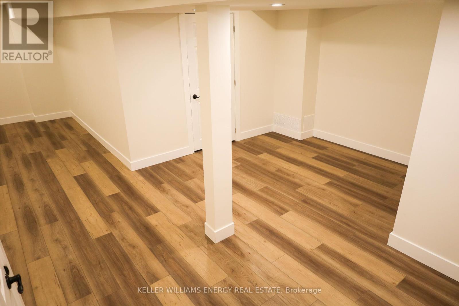Photo 37 of 9 Glen Ray Court, Clarington ON