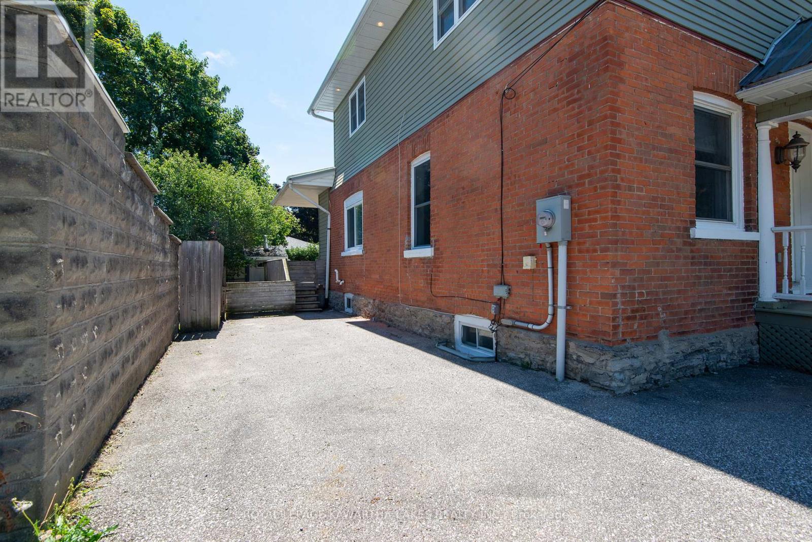 Photo 28 of 91 Glenelg Street W, Kawartha Lakes ON