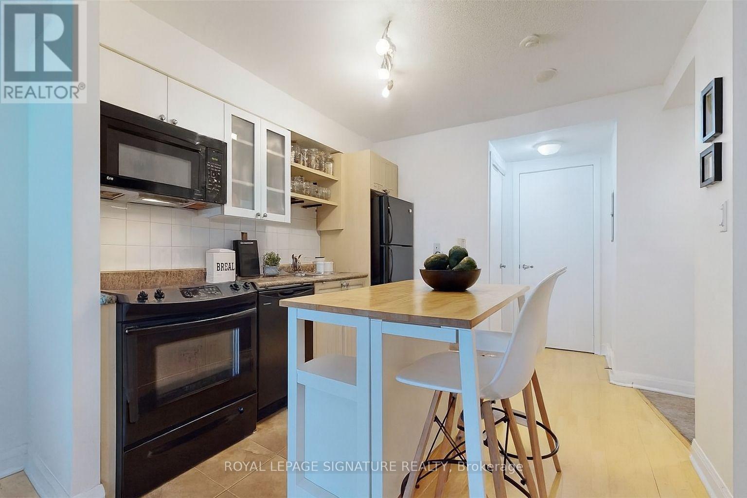 Photo 2 of 1411 600 Fleet Street, Toronto ON