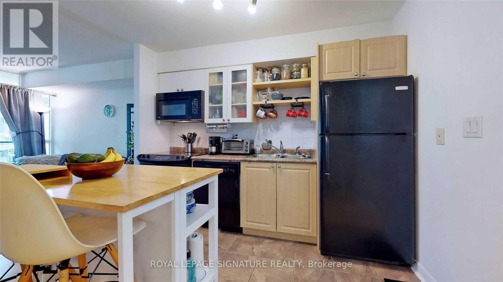 Photo 4 of 1411 600 Fleet Street, Toronto ON