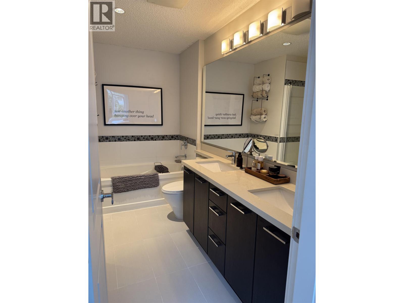 Photo 33 of 207 217 W 8th Street, North Vancouver BC