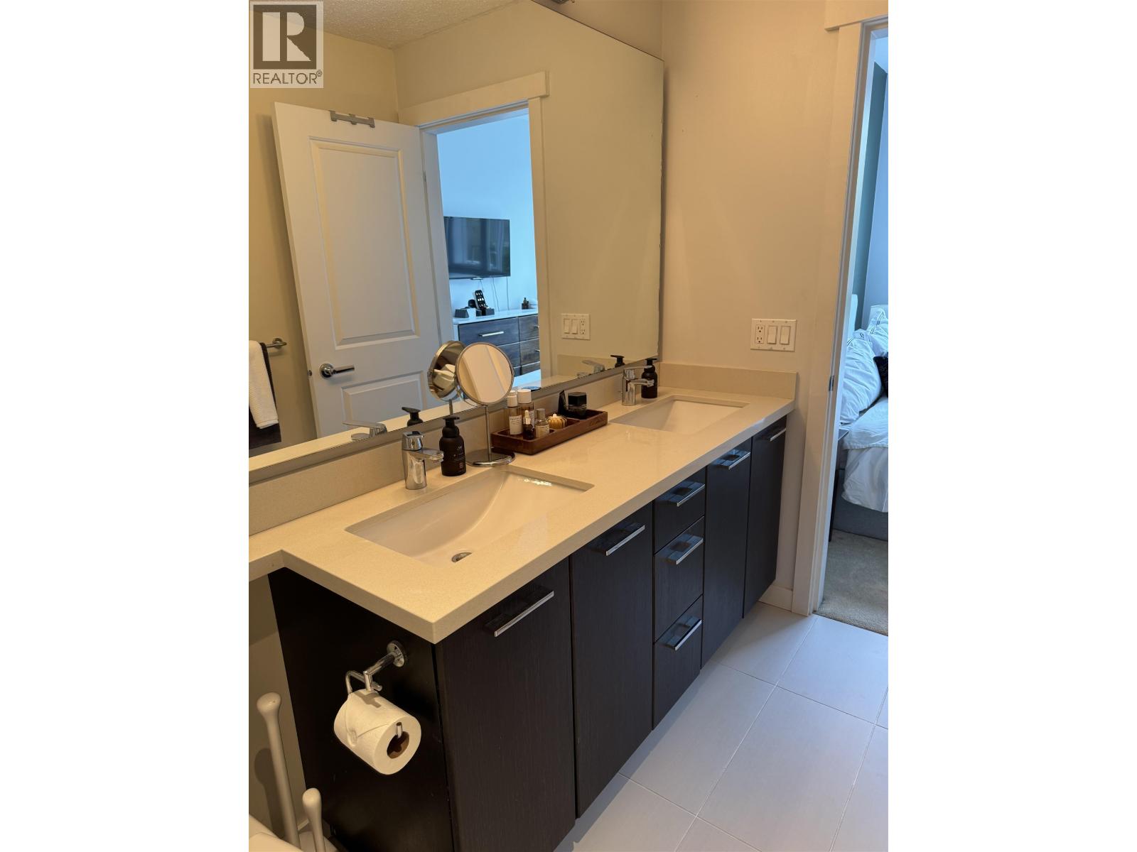 Photo 32 of 207 217 W 8th Street, North Vancouver BC