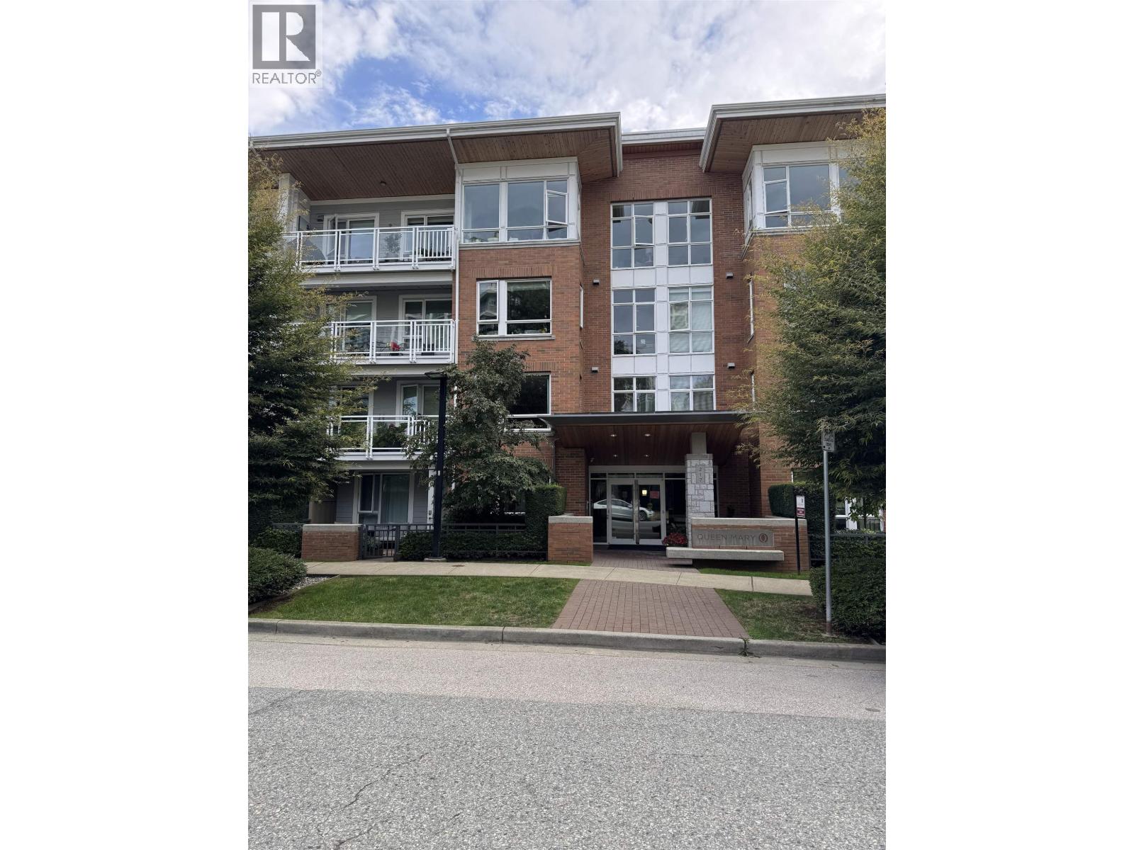 Photo 2 of 207 217 W 8th Street, North Vancouver BC