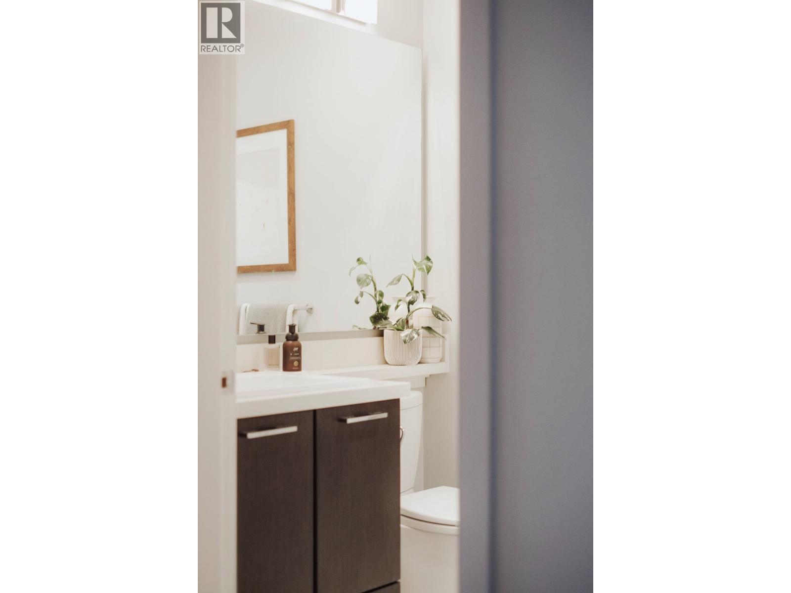 Photo 6 of 207 217 W 8th Street, North Vancouver BC