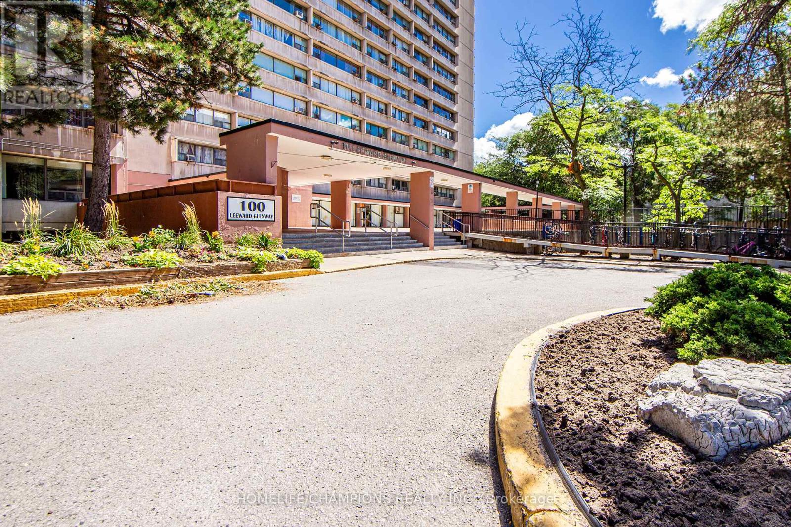 Photo 5 of 1210 100 Leeward Glenway, Toronto ON