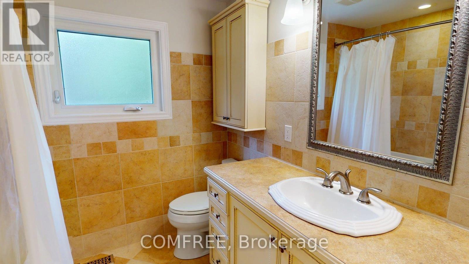 Photo 11 of 40 Sir Gawaine Place, Markham ON