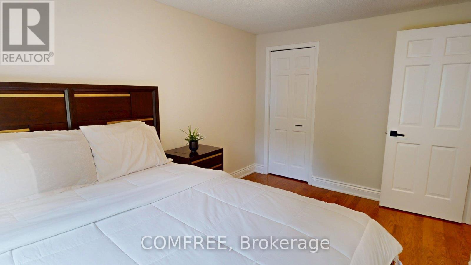 Photo 15 of 40 Sir Gawaine Place, Markham ON