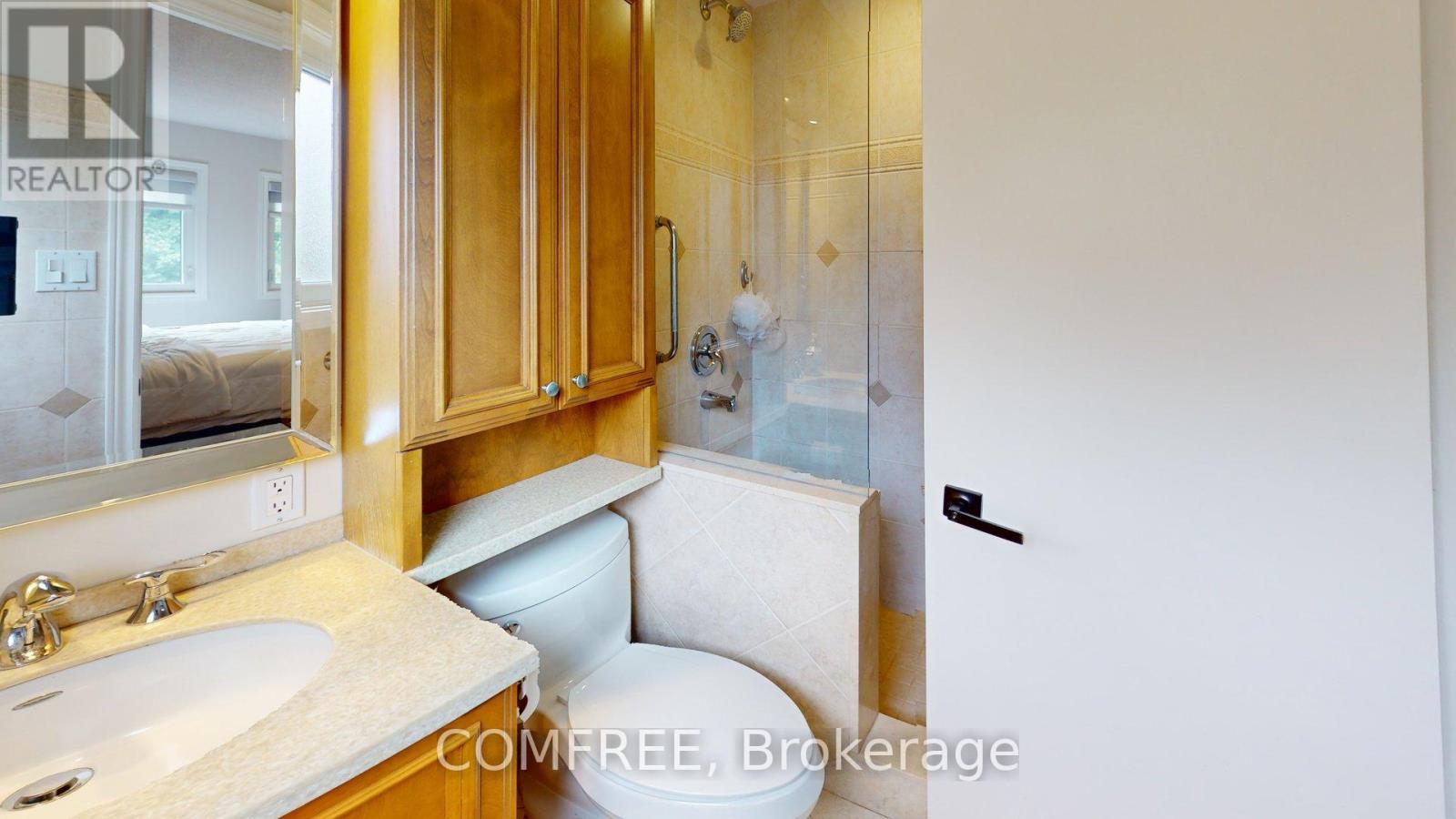 Photo 21 of 40 Sir Gawaine Place, Markham ON
