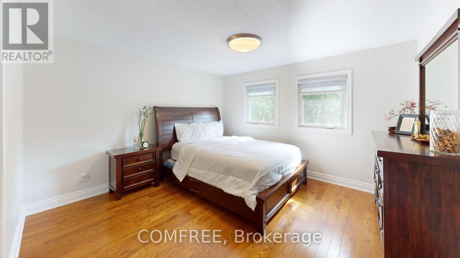 Photo 22 of 40 Sir Gawaine Place, Markham ON