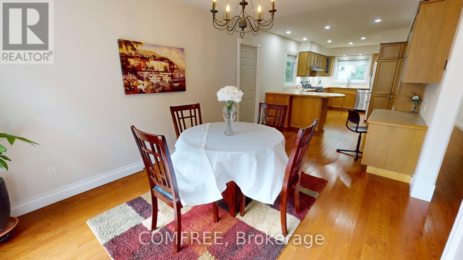 Photo 3 of 40 Sir Gawaine Place, Markham ON