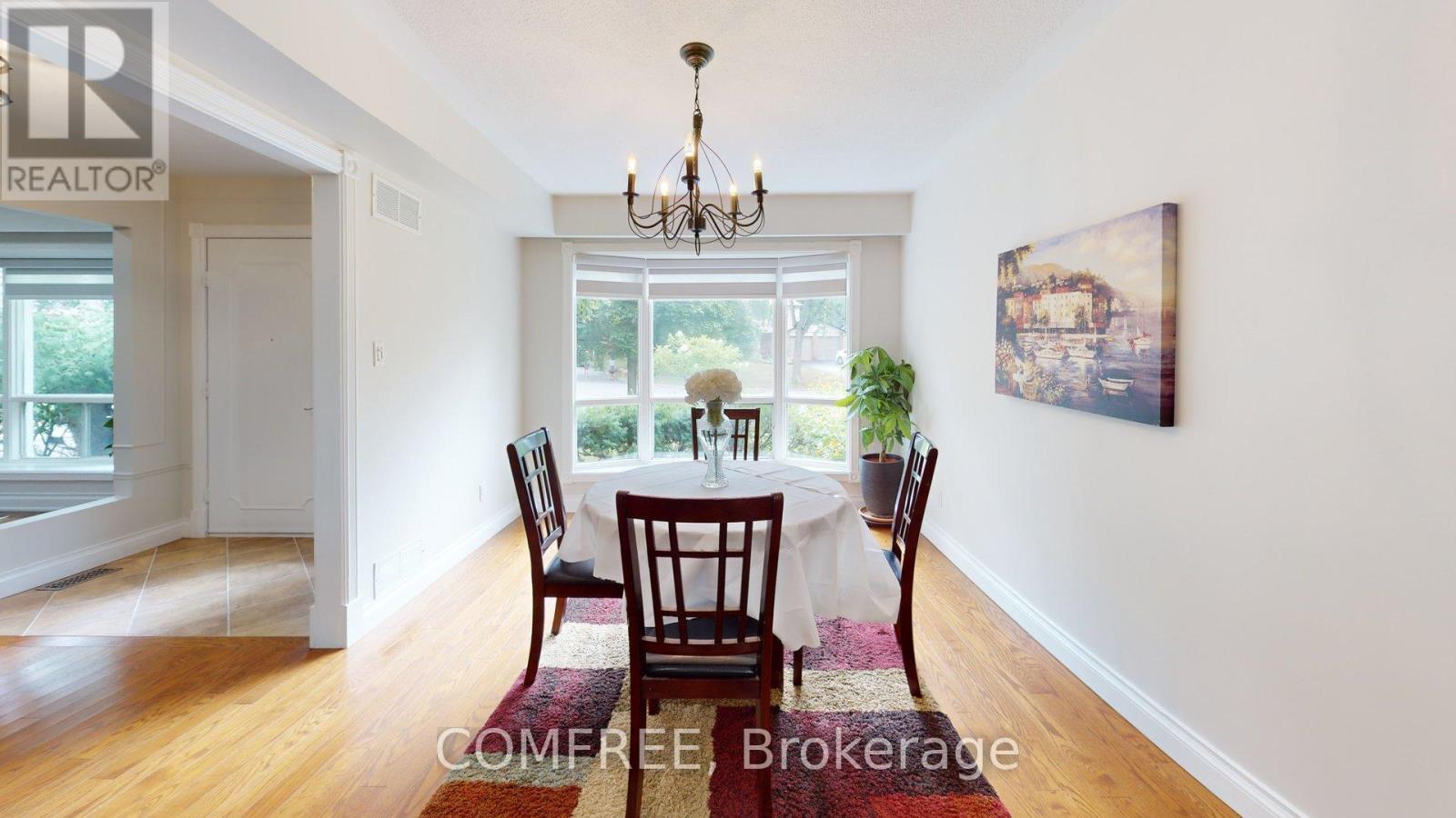 Photo 4 of 40 Sir Gawaine Place, Markham ON