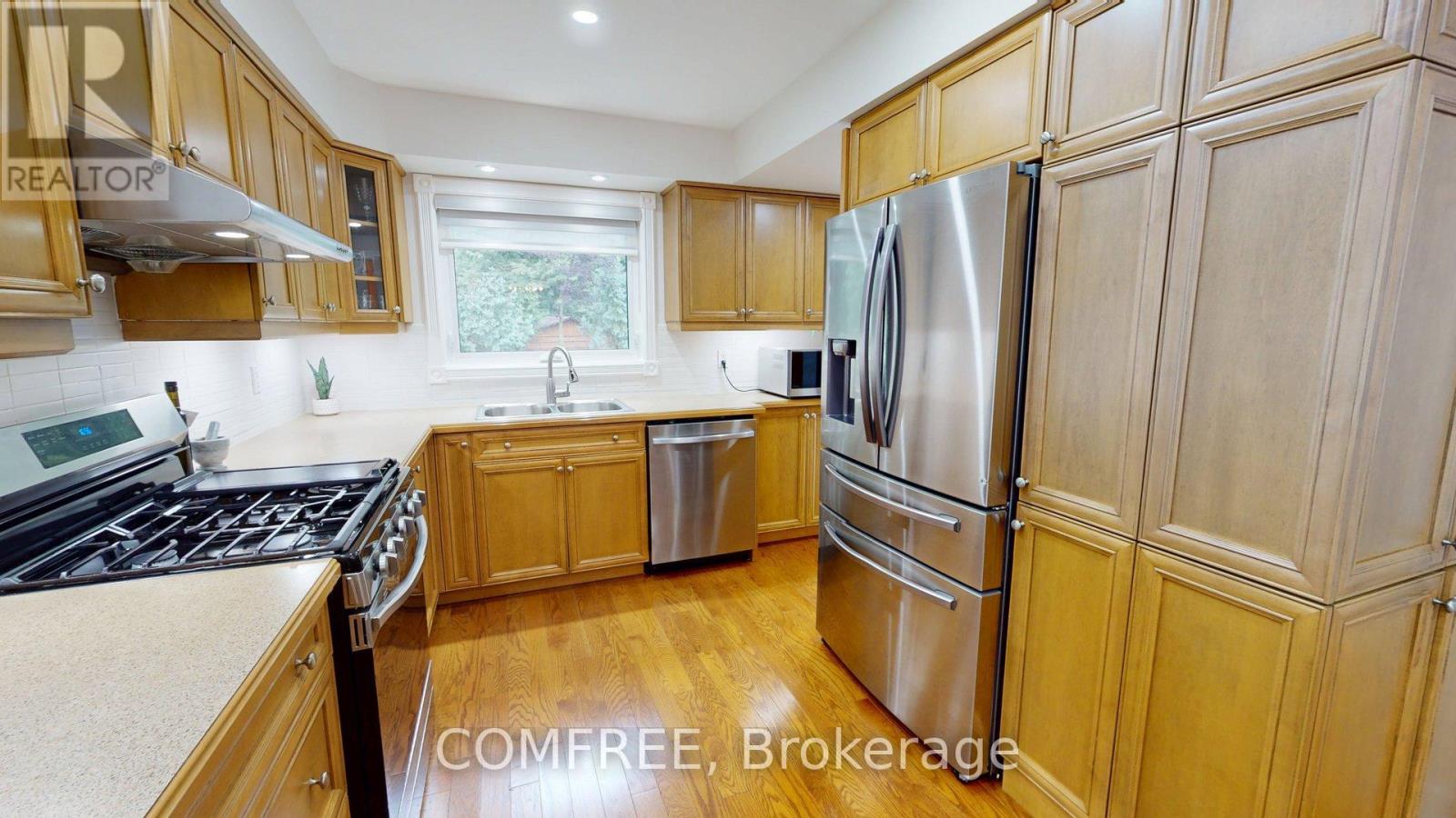 Photo 5 of 40 Sir Gawaine Place, Markham ON