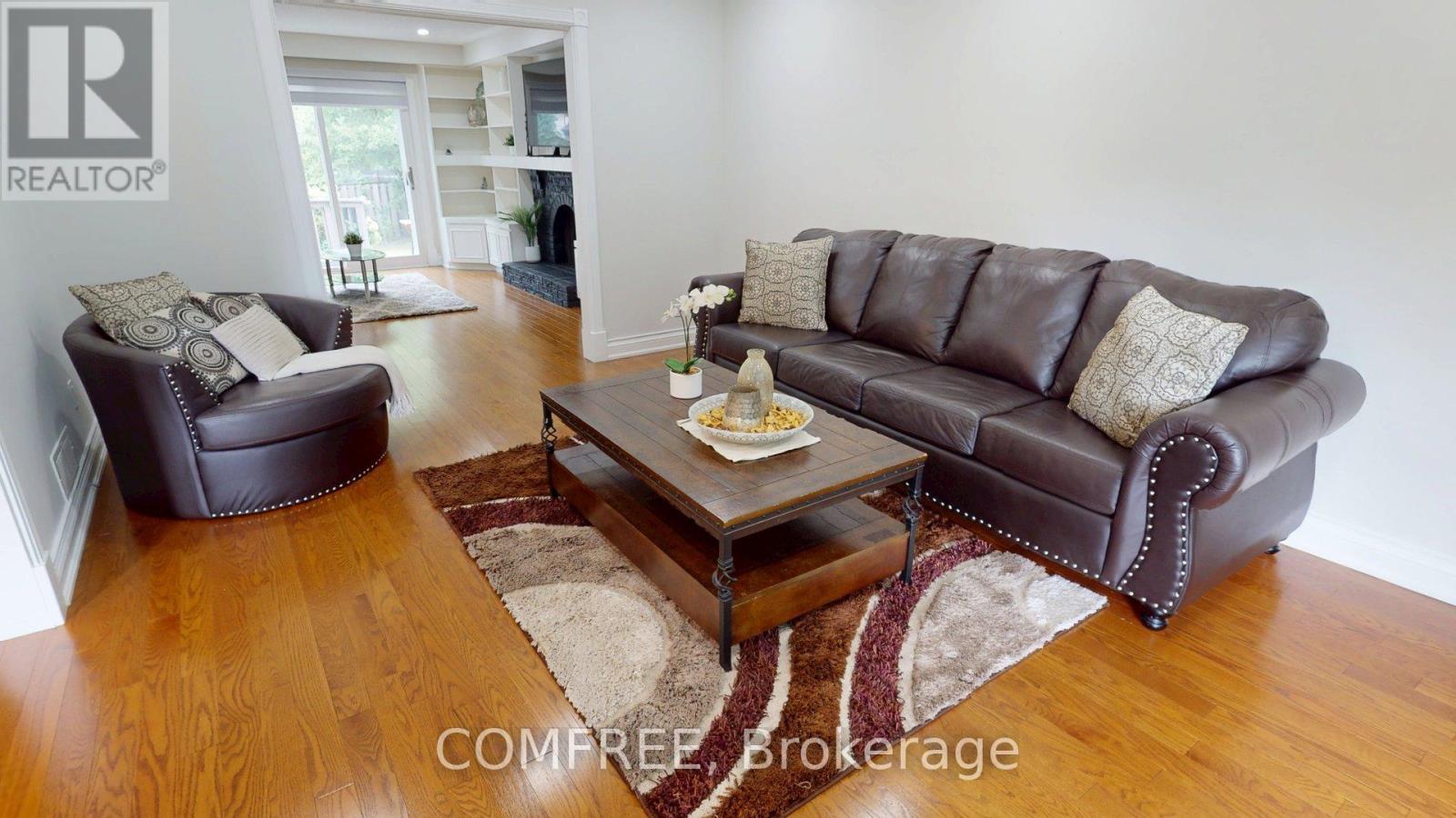 Photo 9 of 40 Sir Gawaine Place, Markham ON